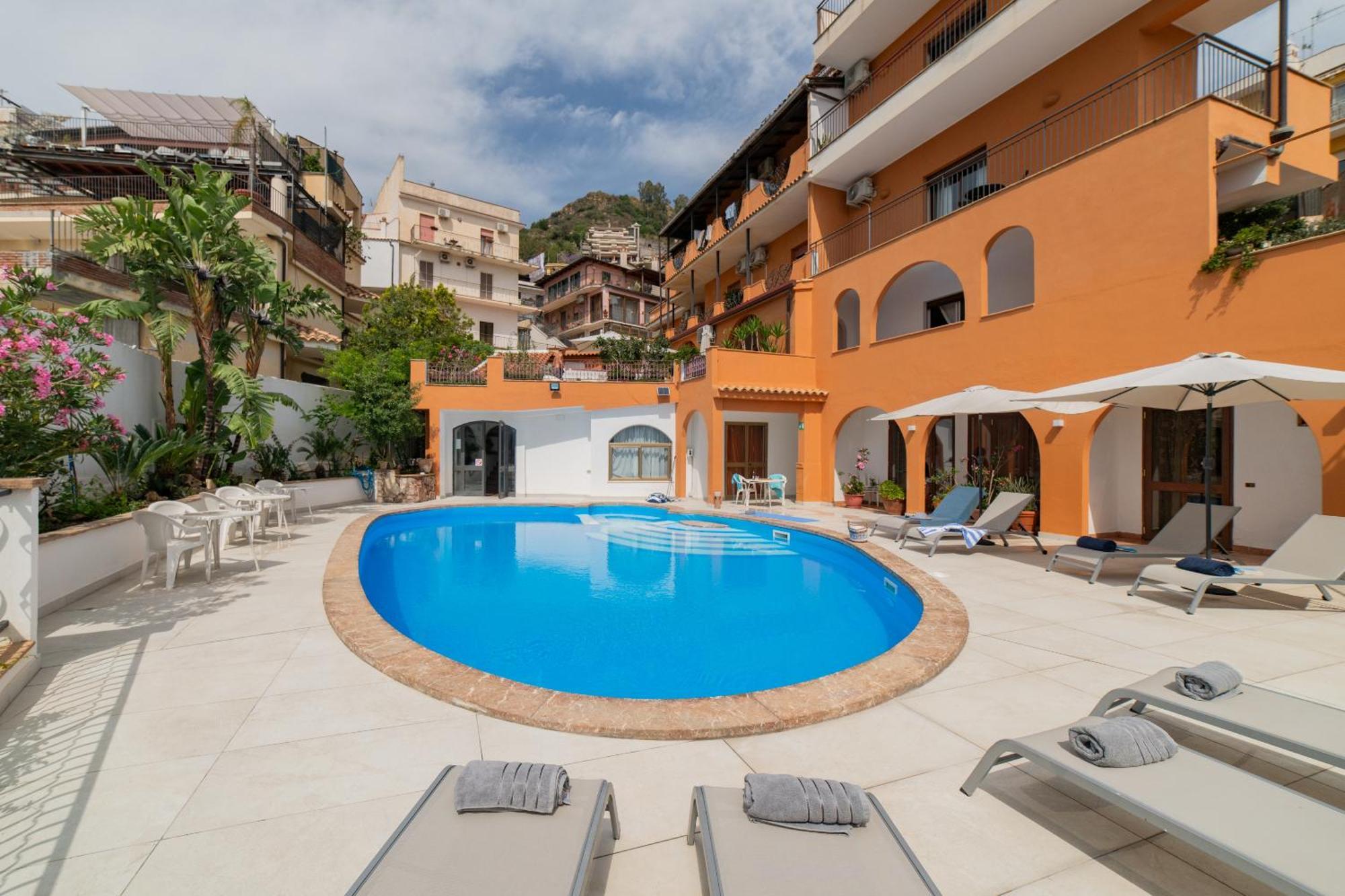Casa Pertosa Bed & Breakfast Taormina Exterior photo
